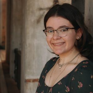 Meet your Posher, Ana